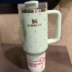 Stanley 30 oz Stainless Steel H2.0 Flowstate Quencher Tumbler